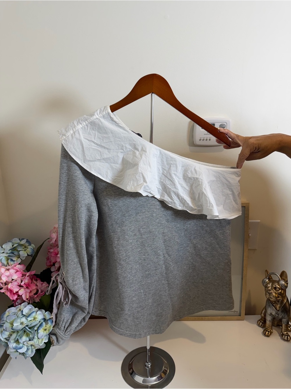 Walter Baker Grey Off-The-Shoulder Ruffle Top Sweatshirt Grommet Sleeve - Size M